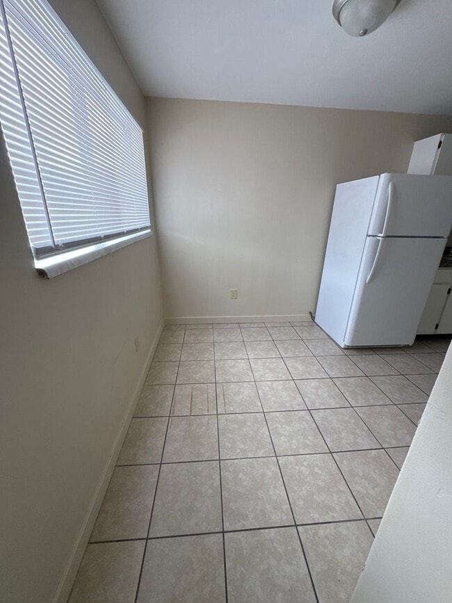 Building Photo - 568 E 250 N