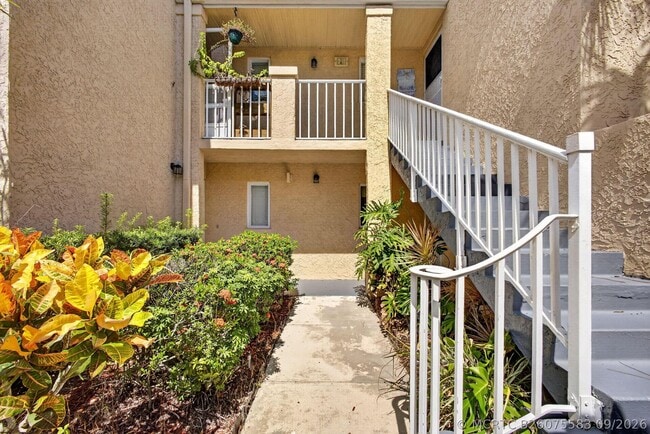 Building Photo - 1628 SE Green Acres Cir
