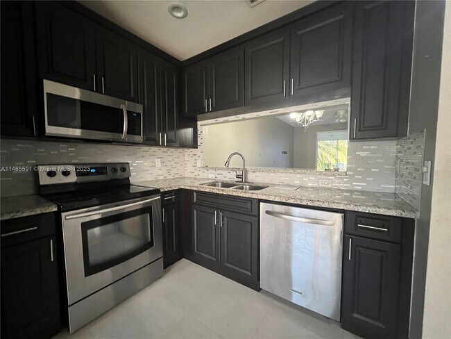 Foto del edificio - 8211 SW 27th St