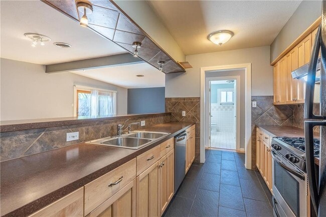 Building Photo - 2416 S 5th St