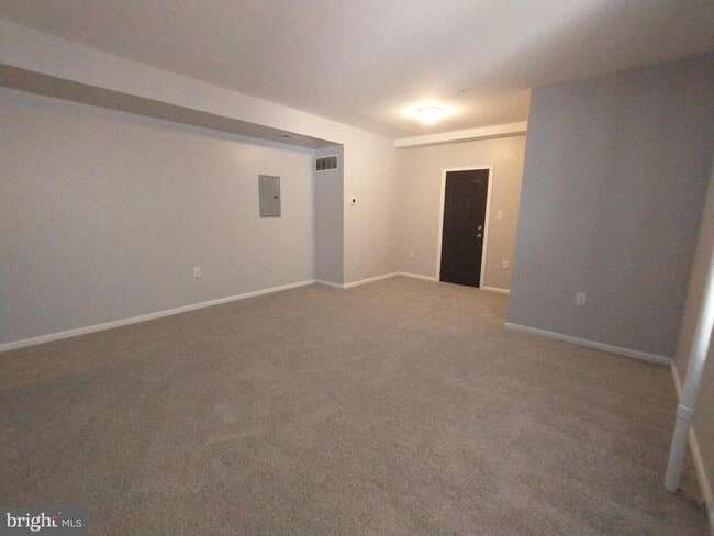 Building Photo - 307 Dolphin St