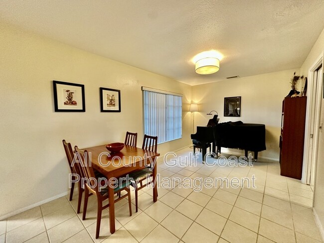 Building Photo - 216 Chardin Dr