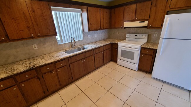 Building Photo - 3841 Riverside Dr LLC  A,B,C