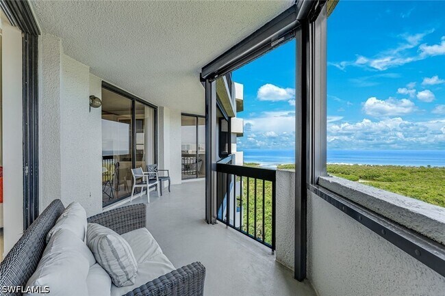 Foto del edificio - 6001 Pelican Bay Blvd