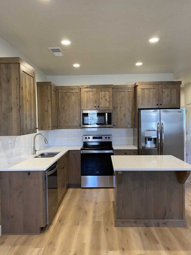 Foto del edificio - 674 E Raintree Ln
