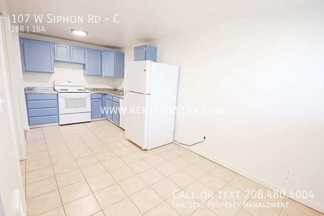 Building Photo - Spacious 2 Bedroom Apartment Available! Vi...