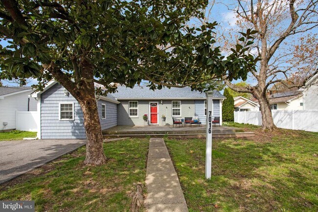 Building Photo - 7016 Albany Ave
