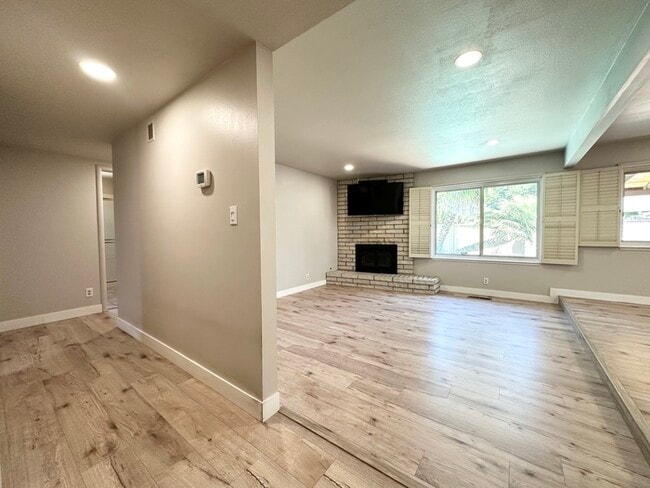 Building Photo - 5011 Jennings Way