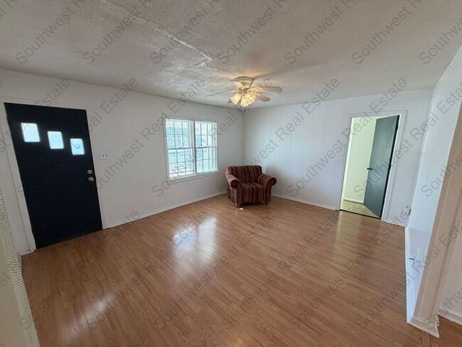 Foto del edificio - Spacious 3-bedroom 1 bath home