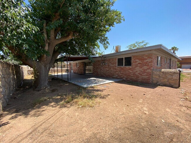 Building Photo - Eastside home for rent by Eastwood High Sc...
