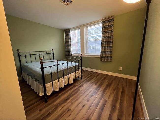 Foto del edificio - 384 Howe Ave