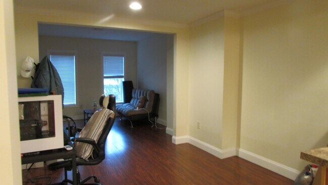 Building Photo - 66 E King St