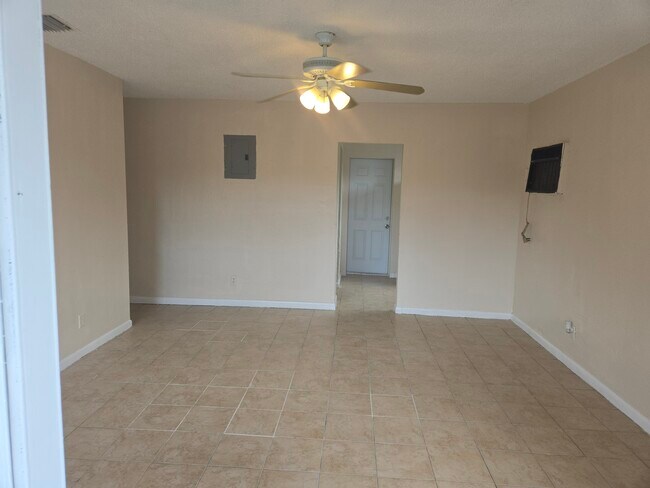 Foto del edificio - 2000 NW 27th St