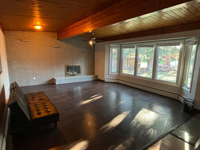 Foto del edificio - 2217 Cherry Dr