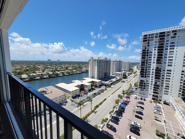 Foto del edificio - 2401 S Ocean Dr