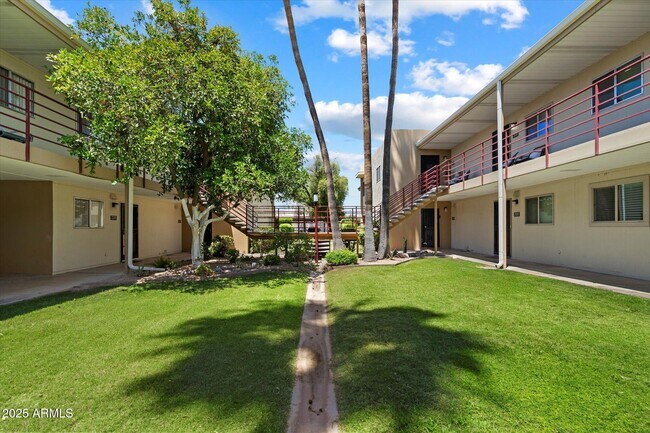 Foto del edificio - 4630 N 68th St