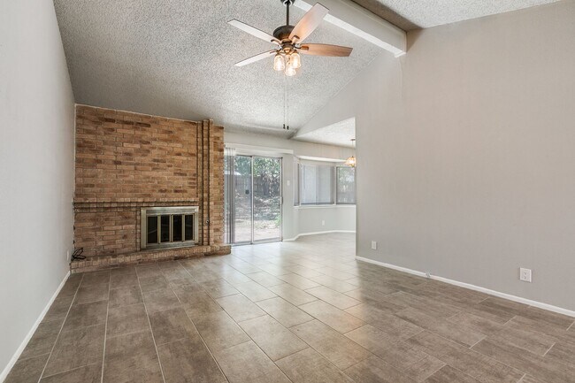 Foto del edificio - 3-BEDROOM SINGLE STORY HOME IN WILDWOOD