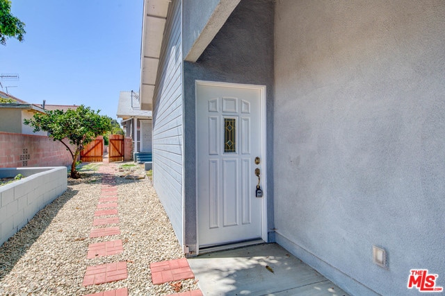 Building Photo - 1025 W 46th St