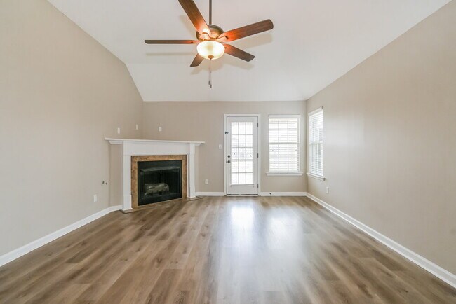 Building Photo - 7895 Ridgedale Dr
