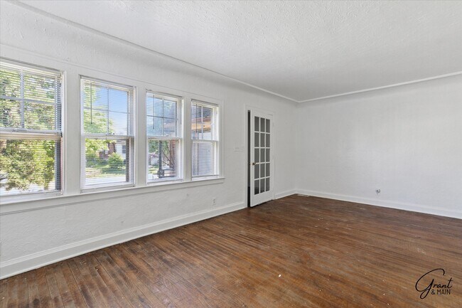 Foto del edificio - Grant & Main - 10343 Crocuslawn St