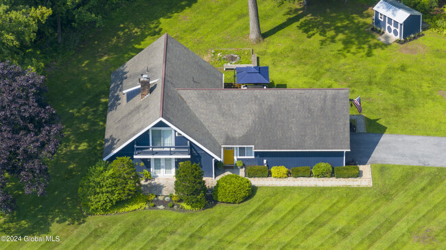 Building Photo - 2 Lakeview Dr