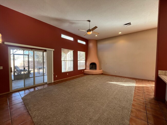 Foto del edificio - Southwestern 3 Bedroom 2 Bathroom Home In ...