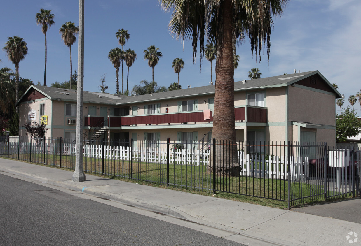 Primary Photo - 7th St. Apartments