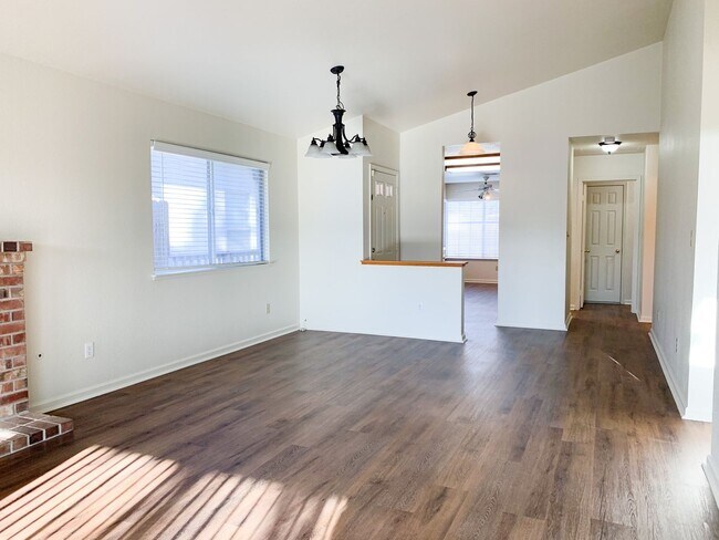Foto del edificio - **Coming Soon** Comfortable 3 Bed, 2 Bath in Elk Grove