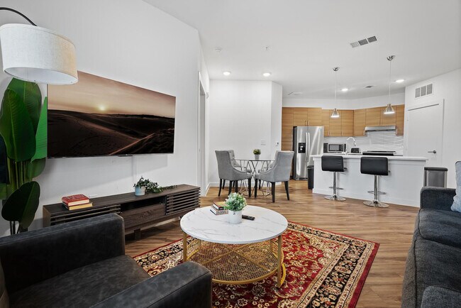Foto del edificio - 2435 E Riverside Dr