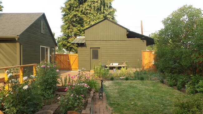 Foto del edificio - APPLICATION PENDING - 2 Bedroom House for ...