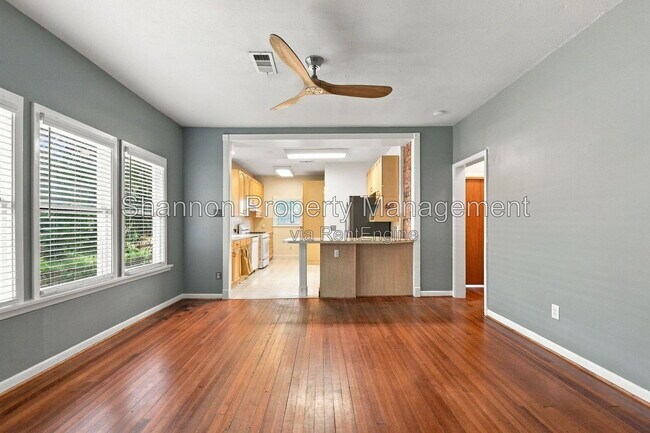 Building Photo - 905 Pizer St
