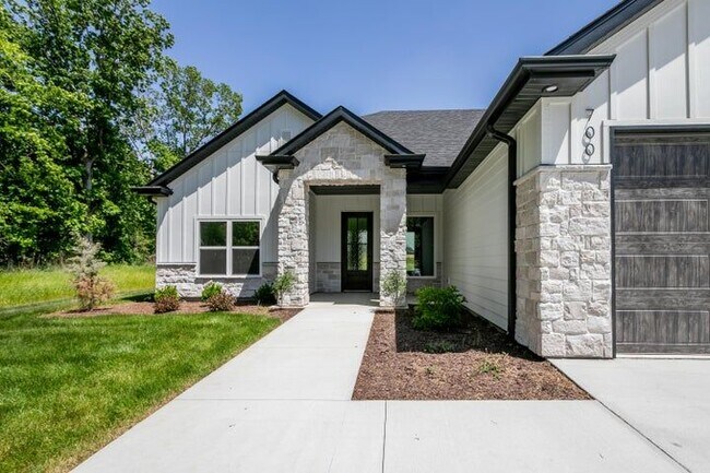 Building Photo - 700 Sagemoor Dr