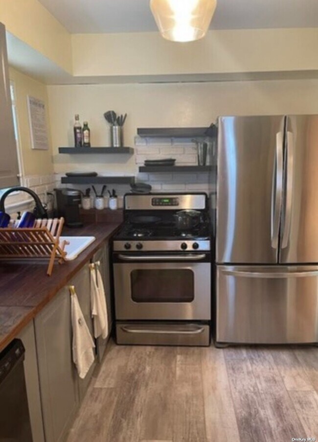 Foto del edificio - 623 E Park Ave