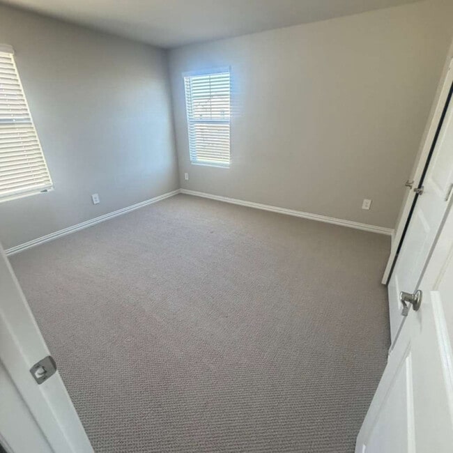 Building Photo - 2208 Palomino Ln