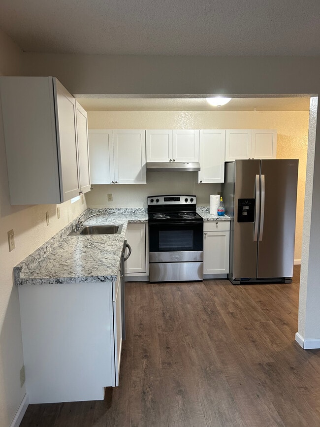 Building Photo - 2480 Wilson Ave