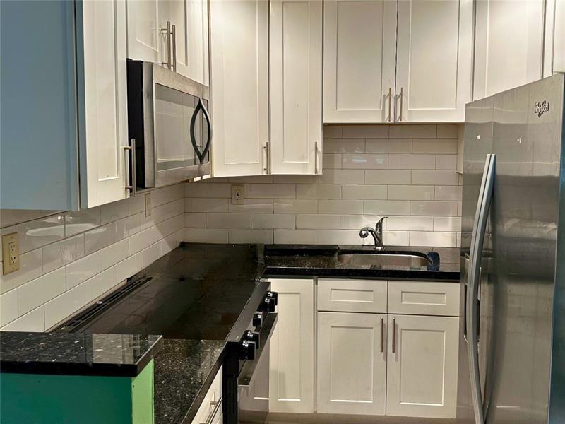 Foto principal - 530 NE 34th Ct