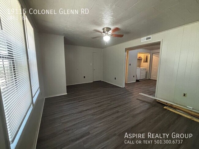 Building Photo - Two Bedroom Updated Apartment in West Litt...