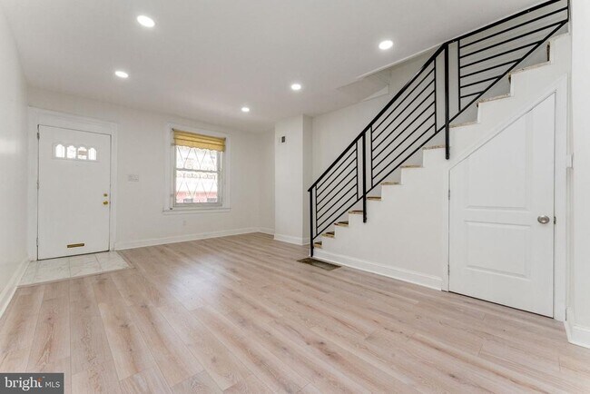 Building Photo - 7 S 53rd St