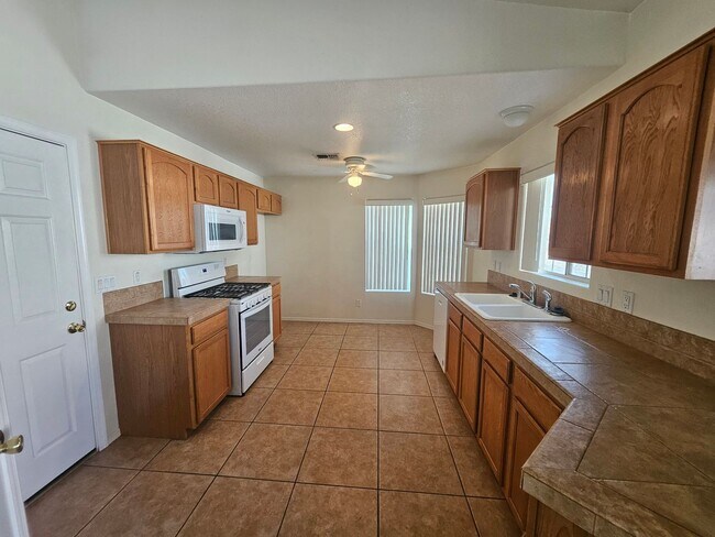 Foto del edificio - 3 Bedroom Home in Bullhead City
