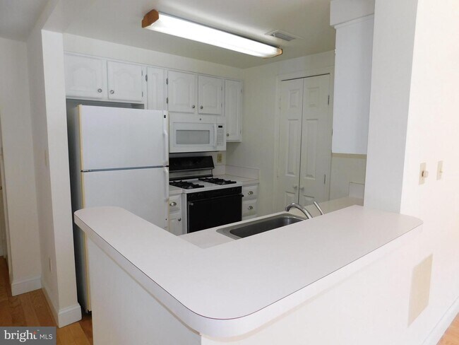 Building Photo - 4808 Moorland Ln