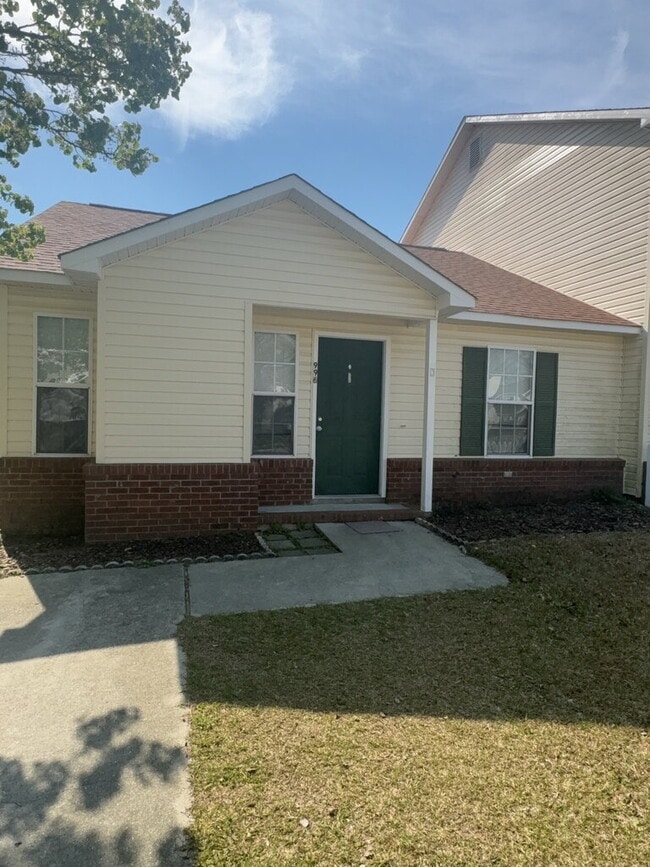 Building Photo - 996 W Pueblo Dr