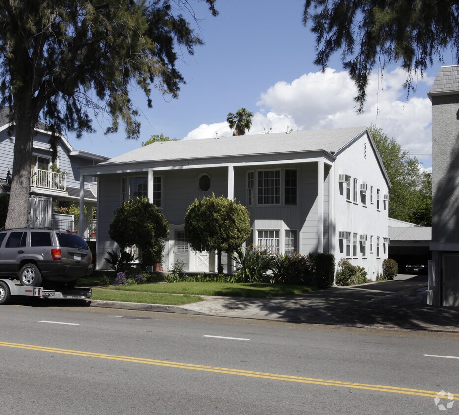 Primary Photo - 4642 Fulton Ave