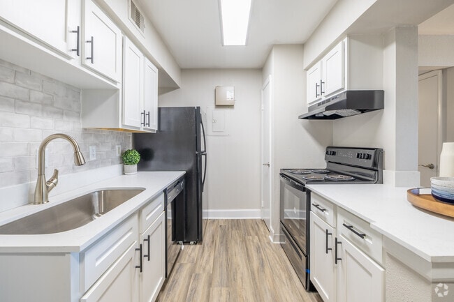 1BR, 1BA - 675SF - Kitchen - Lake Pointe