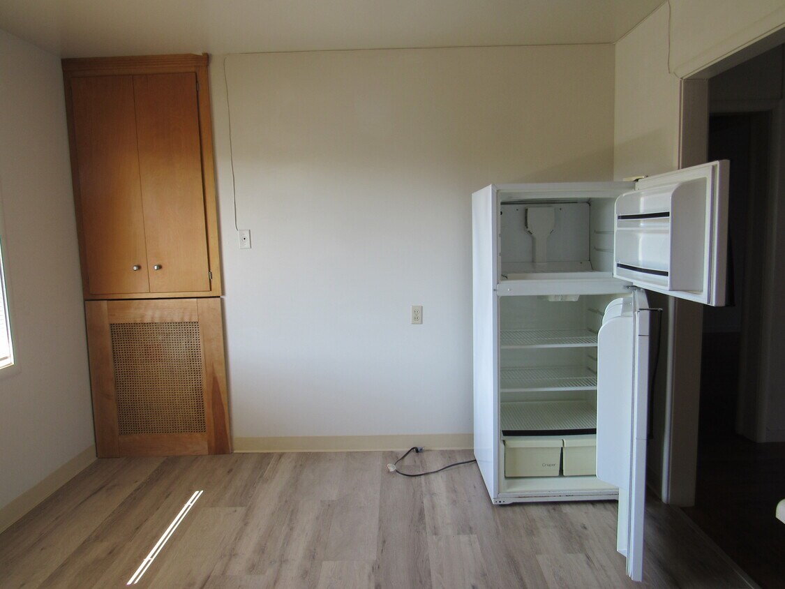 Primary Photo - 41 Woodland Ave