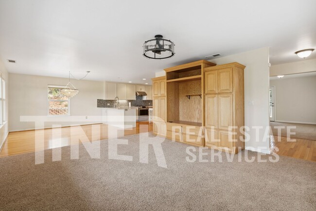 Building Photo - Cameron Park Hilltop Dream Home