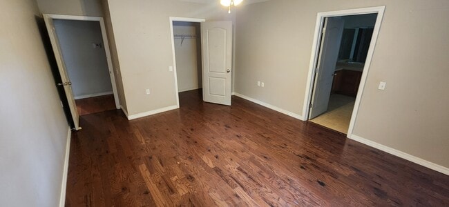 Vestidor del dormitorio principal - 2318 Tall Oak Dr