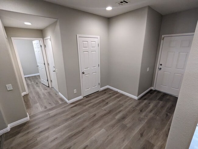 Building Photo - 2782 Lochleven Way