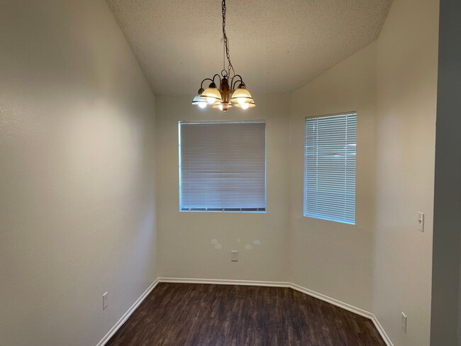 Foto del edificio - Charming 2-Bedroom Townhome in Lancaster -...