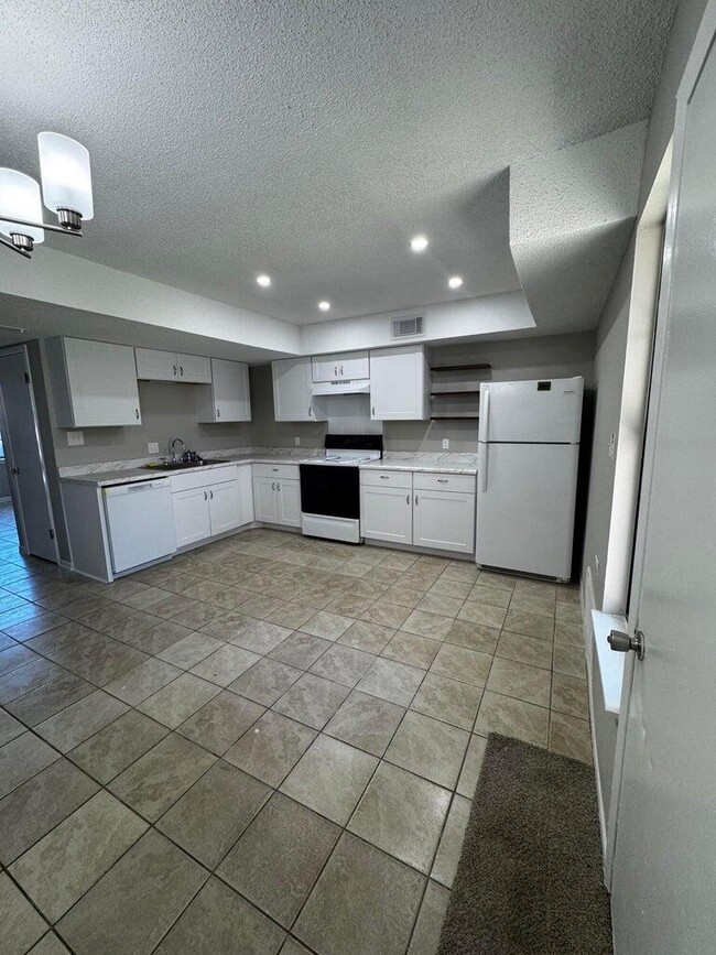 Foto del edificio - 700 Terrance Ct