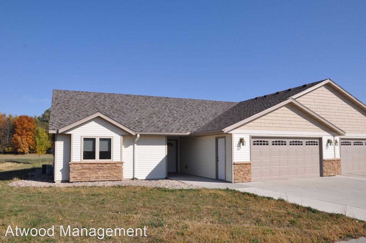 3 br, 2 bath House Timberwolf Townhomes House Rental in Mankato